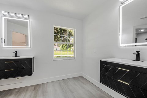 Casa en venta en Deltona, Florida, 3 dormitorios, 179.86 m2 № 2158036 - foto 23