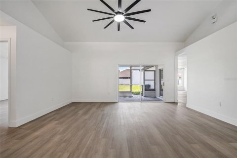 Casa en venta en Deltona, Florida, 3 dormitorios, 179.86 m2 № 2158036 - foto 28