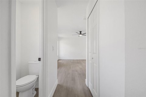 Casa en venta en Deltona, Florida, 3 dormitorios, 179.86 m2 № 2158036 - foto 21