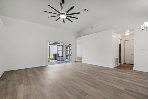 Casa en venta en Deltona, Florida, 3 dormitorios, 179.86 m2 № 2158036 - foto 16