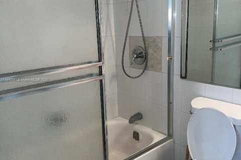 Купить кондоминиум в Норт-Майами-Бич, Флорида 1 спальня, 73.39м2, № 1698443 - фото 18