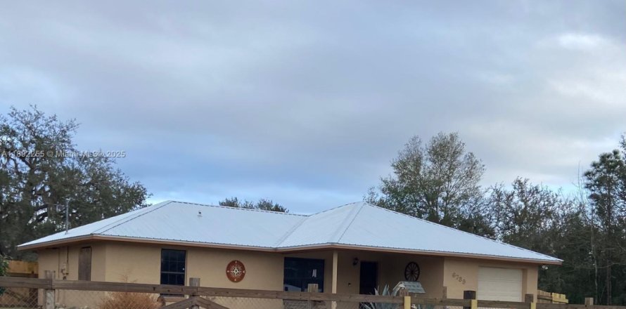 House in Ocala, Florida 4 bedrooms, 128.58 sq.m. № 1945437
