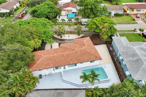 Casa en venta en Hollywood, Florida, 4 dormitorios, 174.38 m2 № 1895872 - foto 26