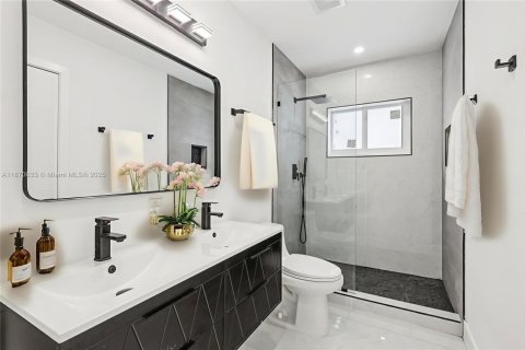 Casa en venta en Hollywood, Florida, 4 dormitorios, 174.38 m2 № 1895872 - foto 12