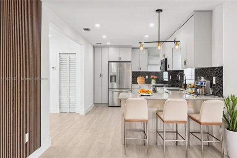 Casa en venta en Hollywood, Florida, 4 dormitorios, 174.38 m2 № 1895872 - foto 5