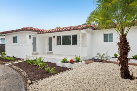 Casa en venta en Hollywood, Florida, 4 dormitorios, 174.38 m2 № 1895872 - foto 1