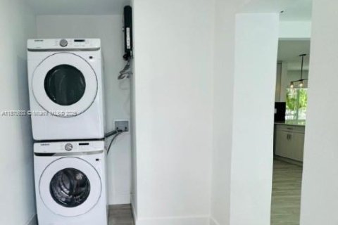 Casa en venta en Hollywood, Florida, 4 dormitorios, 174.38 m2 № 1895872 - foto 16