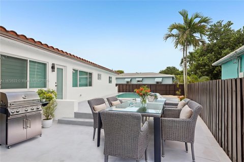 Casa en venta en Hollywood, Florida, 4 dormitorios, 174.38 m2 № 1895872 - foto 17