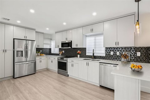 Casa en venta en Hollywood, Florida, 4 dormitorios, 174.38 m2 № 1895872 - foto 6