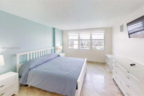 Кондоминиум с 1 спальней в Майами-Бич, Флорида № 2050084