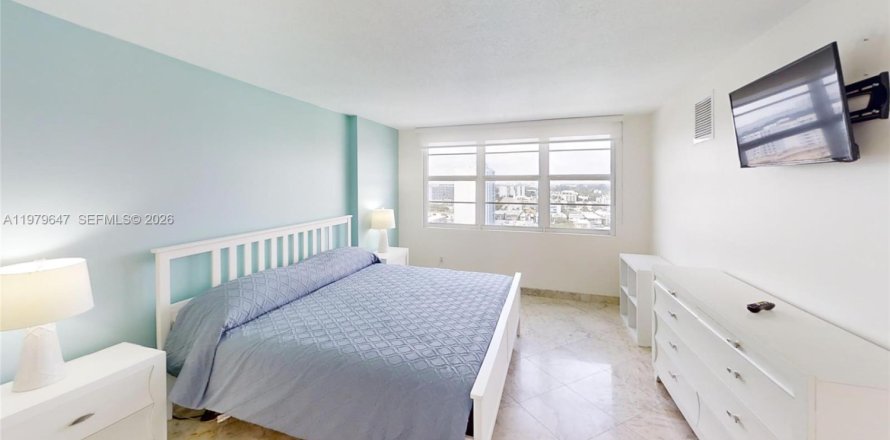 Кондоминиум с 1 спальней в Майами-Бич, Флорида № 2050084