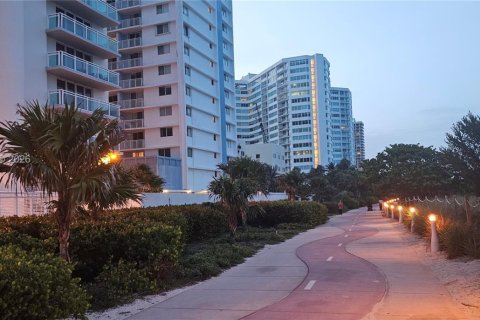 Снять в аренду кондоминиум в Майами-Бич, Флорида 1 спальня, 75.44м2, № 2050084 - фото 16
