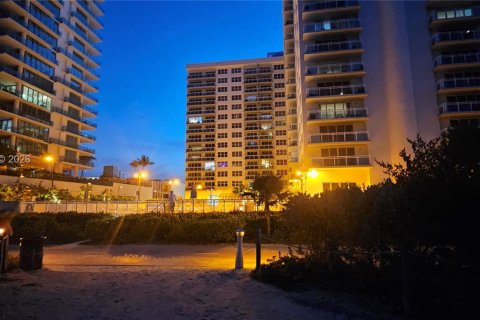 Снять в аренду кондоминиум в Майами-Бич, Флорида 1 спальня, 75.44м2, № 2050084 - фото 19