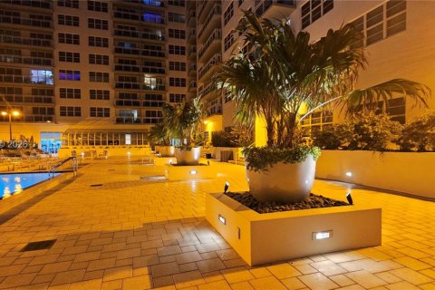 Снять в аренду кондоминиум в Майами-Бич, Флорида 1 спальня, 75.44м2, № 2050084 - фото 17