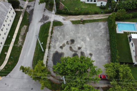 Купить земельный участок в Майами-Спрингс, Флорида № 1897022 - фото 1