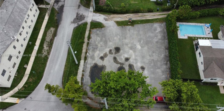 Земельный участок в Майами-Спрингс, Флорида № 1897022