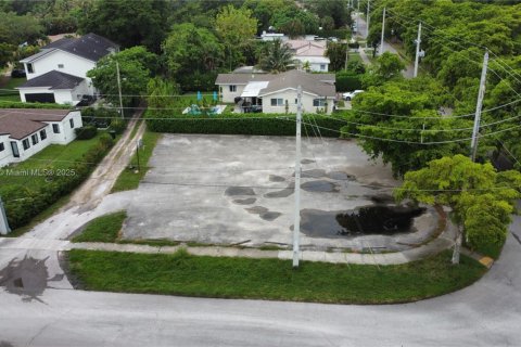 Купить земельный участок в Майами-Спрингс, Флорида № 1897022 - фото 4