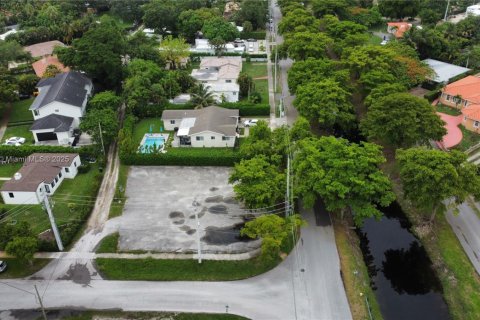 Купить земельный участок в Майами-Спрингс, Флорида № 1897022 - фото 3