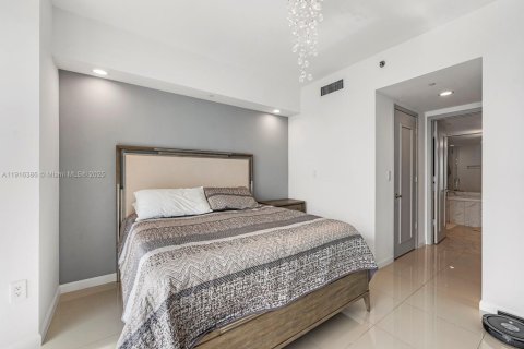 Condo in Miami, Florida, 2 bedrooms № 1971115 - photo 12