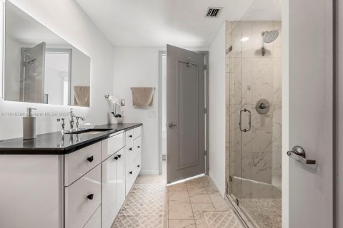 Condo in Miami, Florida, 2 bedrooms № 1971115 - photo 19