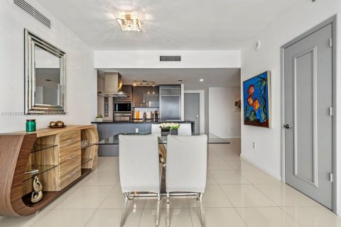 Condo in Miami, Florida, 2 bedrooms № 1971115 - photo 10