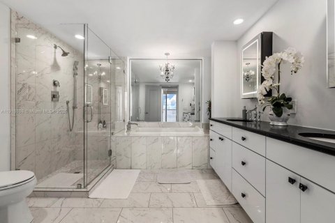 Condo in Miami, Florida, 2 bedrooms № 1971115 - photo 13