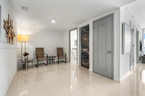 Condo in Miami, Florida, 2 bedrooms № 1971115 - photo 20
