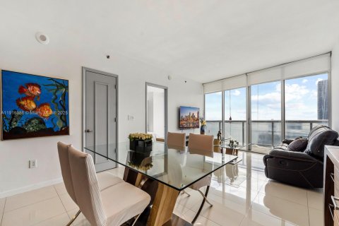 Condo in Miami, Florida, 2 bedrooms № 1971115 - photo 7