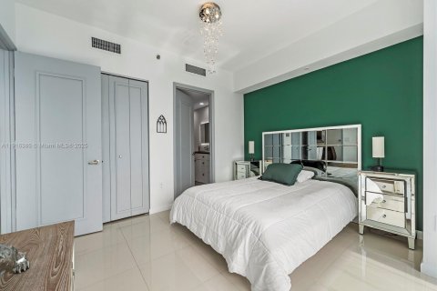 Condo in Miami, Florida, 2 bedrooms № 1971115 - photo 17
