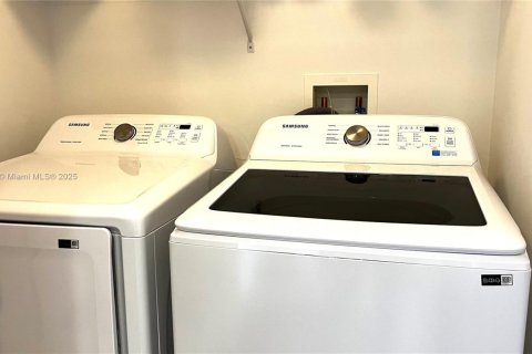 Copropriété à louer à Miami, Floride: 2 chambres, 88.07 m2 № 1964147 - photo 10