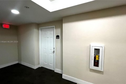 Copropriété à louer à Miami, Floride: 2 chambres, 88.07 m2 № 1964147 - photo 25