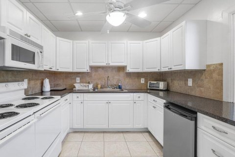 Condo in Boynton Beach, Florida, 2 bedrooms  № 2155069 - photo 21