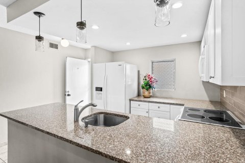 Condo in Boynton Beach, Florida, 2 bedrooms  № 2155069 - photo 5