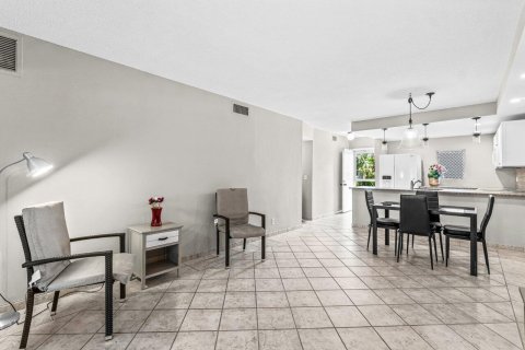 Condo in Boynton Beach, Florida, 2 bedrooms  № 2155069 - photo 2