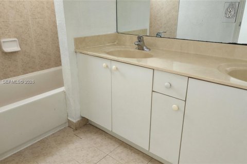 Touwnhouse à louer à Miami, Floride: 3 chambres, 145.95 m2 № 2027907 - photo 27