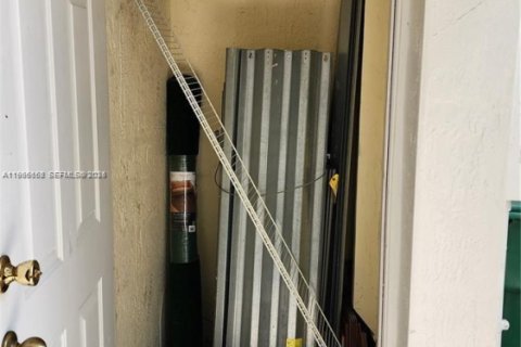 Touwnhouse à louer à Miami, Floride: 3 chambres, 145.95 m2 № 2027907 - photo 16