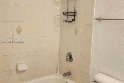 Touwnhouse à louer à Miami, Floride: 3 chambres, 145.95 m2 № 2027907 - photo 22