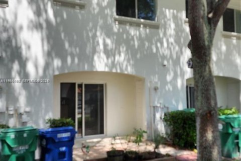 Touwnhouse à louer à Miami, Floride: 3 chambres, 145.95 m2 № 2027907 - photo 4