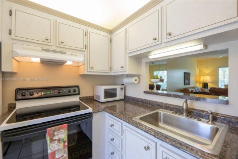 Condominio en venta en Lauderdale Lakes, Florida, 2 dormitorios, 87.7 m2 № 1977748 - foto 14