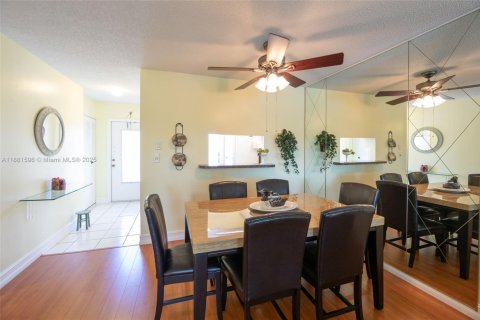 Condominio en venta en Lauderdale Lakes, Florida, 2 dormitorios, 87.7 m2 № 1977748 - foto 10