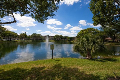 Condominio en venta en Lauderdale Lakes, Florida, 2 dormitorios, 87.7 m2 № 1977748 - foto 3