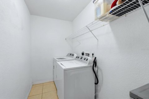 Купить виллу или дом в Порт-Шарлотт, Флорида 9 комнат, 148.64м2, № 2287607 - фото 19