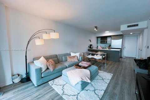 Купить кондоминиум в Майами, Флорида 1 спальня, 68.56м2, № 1695245 - фото 3