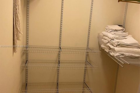 Copropriété à louer à Miami, Floride: 1 chambre, 69.68 m2 № 2145795 - photo 11