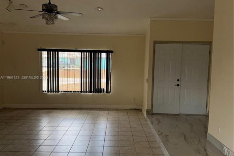 Villa ou maison à vendre à Port St. Lucie, Floride: 3 chambres, 165.83 m2 № 2043697 - photo 14