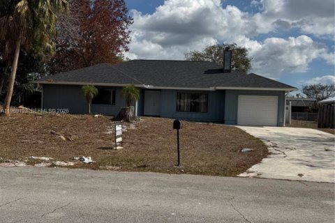 Casa en Port St. Lucie, Florida 3 dormitorios, 165.83 m2 № 2043697