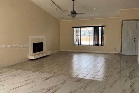 Villa ou maison à vendre à Port St. Lucie, Floride: 3 chambres, 165.83 m2 № 2043697 - photo 10