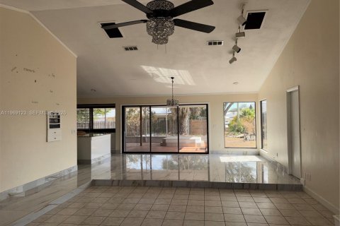 Villa ou maison à vendre à Port St. Lucie, Floride: 3 chambres, 165.83 m2 № 2043697 - photo 6
