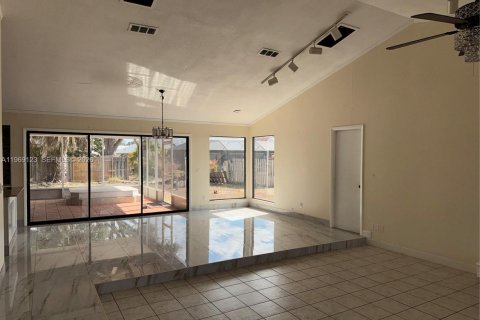 Villa ou maison à vendre à Port St. Lucie, Floride: 3 chambres, 165.83 m2 № 2043697 - photo 5