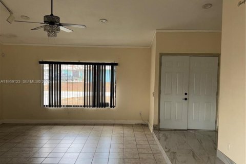 Villa ou maison à vendre à Port St. Lucie, Floride: 3 chambres, 165.83 m2 № 2043697 - photo 4